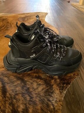 Women’s Chunky Fila Sneakers sz 8.5
